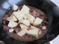 土豆烧牛肉的做法步骤10